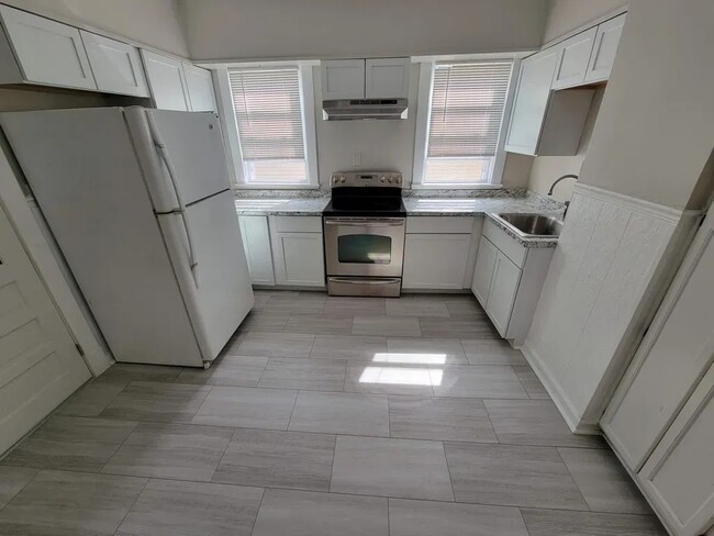 Building Photo - 15 Parkview Ct Unit 2B