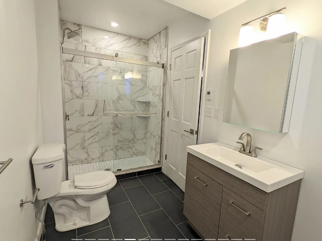 Photo - 1402 Beacon St Unidad C-3