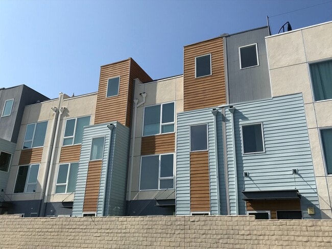 Photo - Modern Home in Hollywood with 2-Bedrooms, 3 Baths, 2-Car Attached Garage, and Private Rooftop Deck