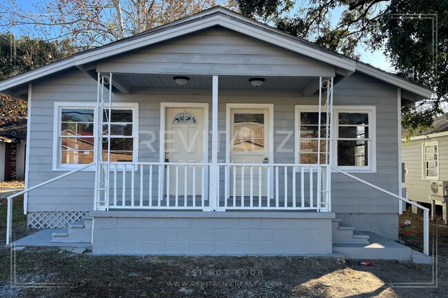 Cozy 2-Bedroom Duplex with Vintage Charm &... - Cozy 2-Bedroom Duplex with Vintage Charm &... Townhome