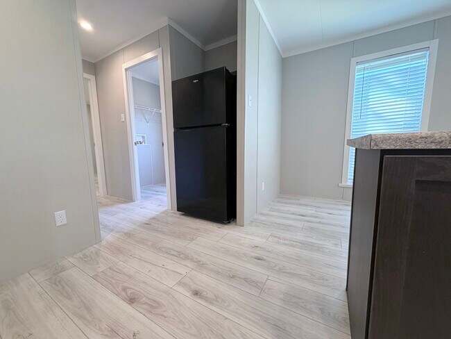 709 N Collins Fwy