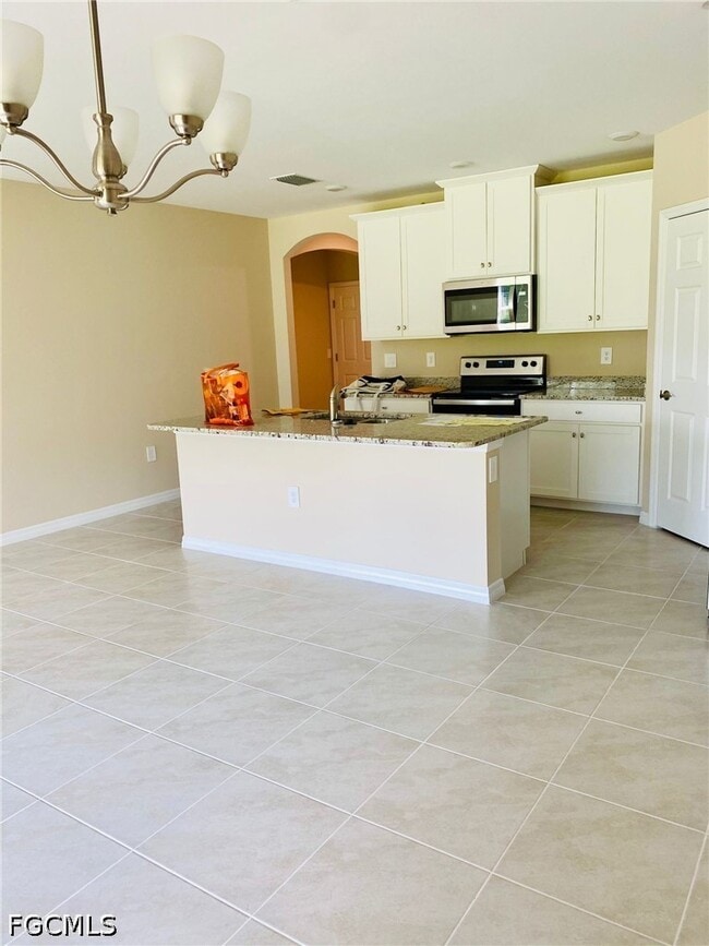 Photo - 3076 Royal Gardens Ave