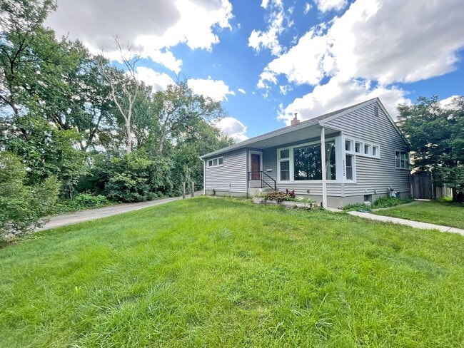 Beautiful Big 4-Bedroom, All New Kitchen, ... - Beautiful Big 4-Bedroom, All New Kitchen, ... House