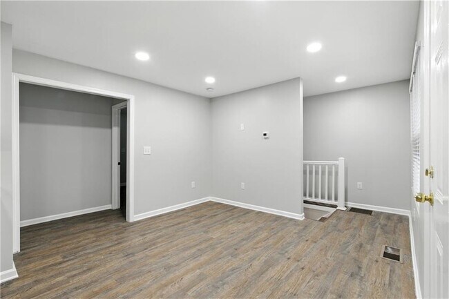 Photo - 2343 Carver Dr NW