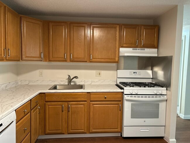 Photo - 1 Lancelot Court Unit 18