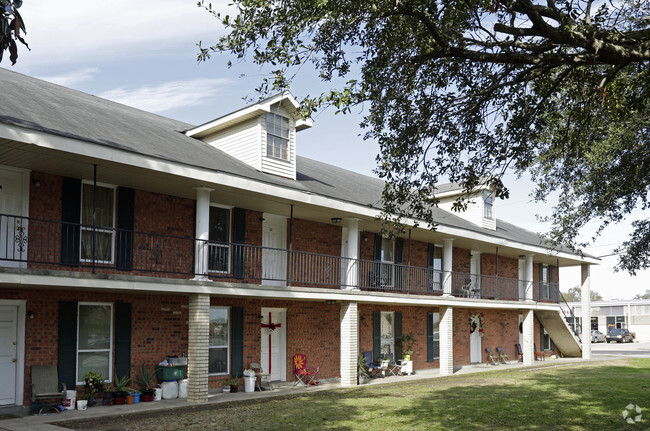 The Colonial Apartments - The Colonial Apartments