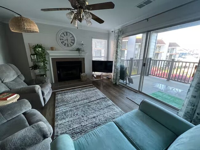 Photo - 18857 Vineyard Point Ln Unit Dockside