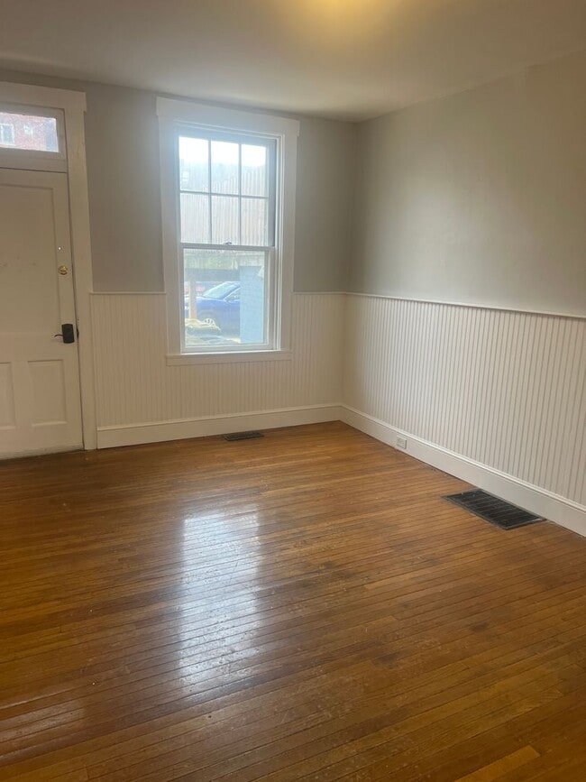 Photo - Spacious & Stylish 2-Bedroom Apartment with Modern Amenities – Ideal Location!