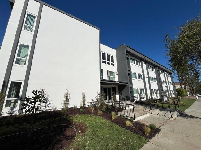 Photo - 5405 Lindley Ave