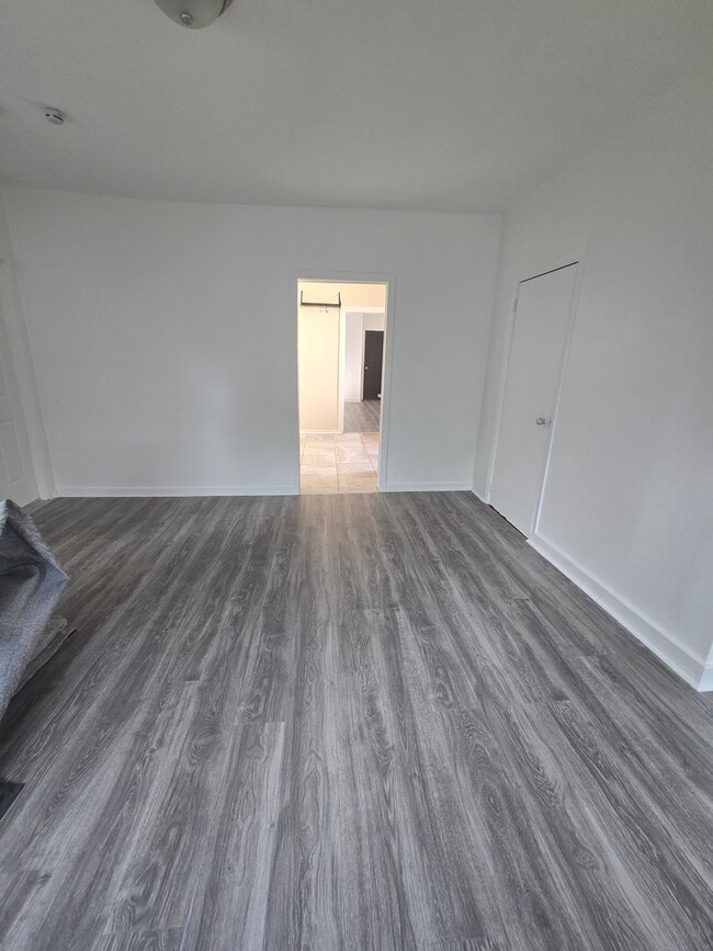 Living Room - 161 16th Ave Unit 2