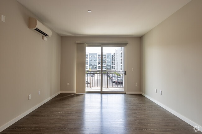 Diamond: 1BR, 1 BA - 753sf