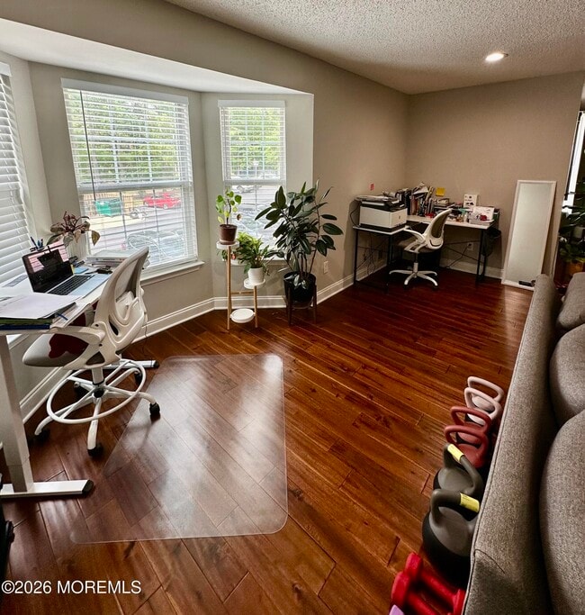 Photo - 210 Tulip Ln