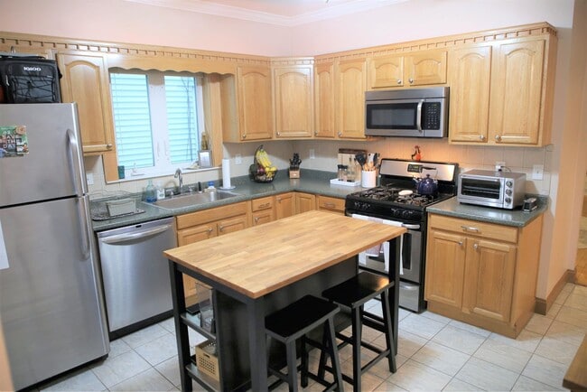 Building Photo - 590 Main St Unit 1 Rental