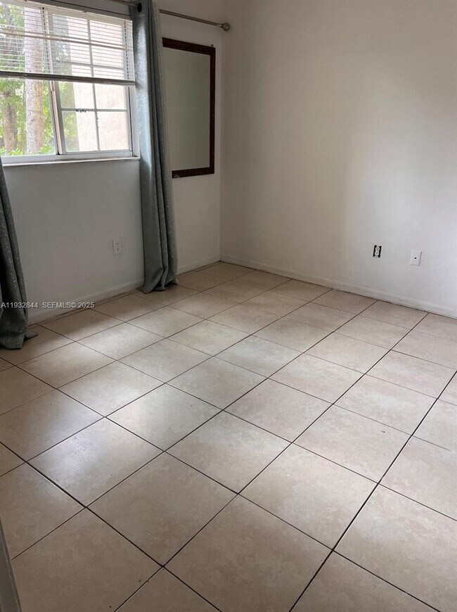 Photo - 3680 N 56th Ave Unidad 806