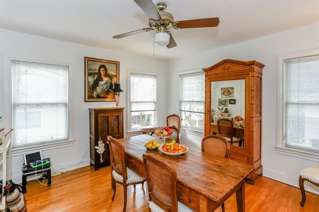 Photo - 1740 Banks St