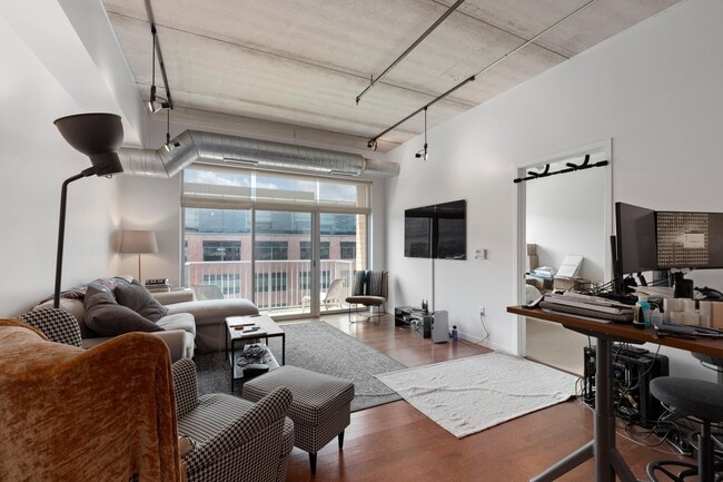 Building Photo - 3670 Woodward Ave Unit 506