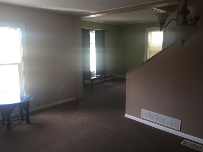 Photo - 621 Hutchinson St