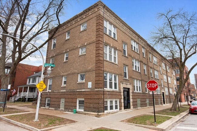 Photo - 1224 W Victoria St Apartments Unit 3