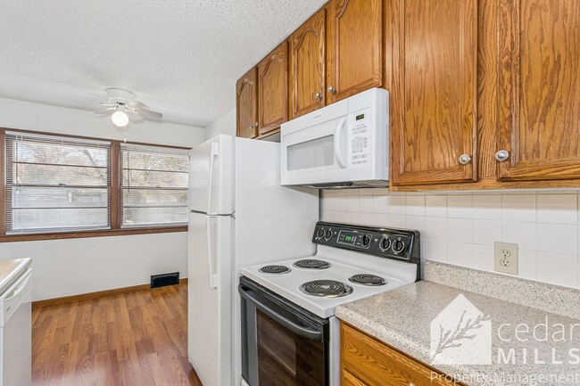 Photo - Spacious 3 bedroom - ready for move in!