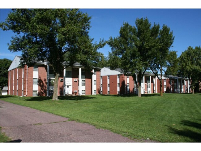 Building Photo - 650 Summit Dr Unit 6