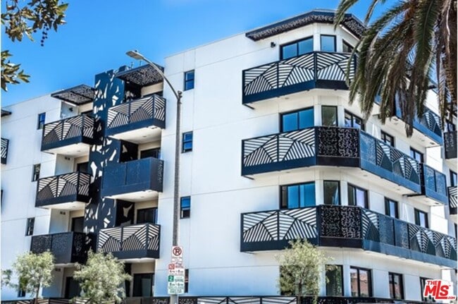 Building Photo - 6217 Waring Ave Unit 205 Rental