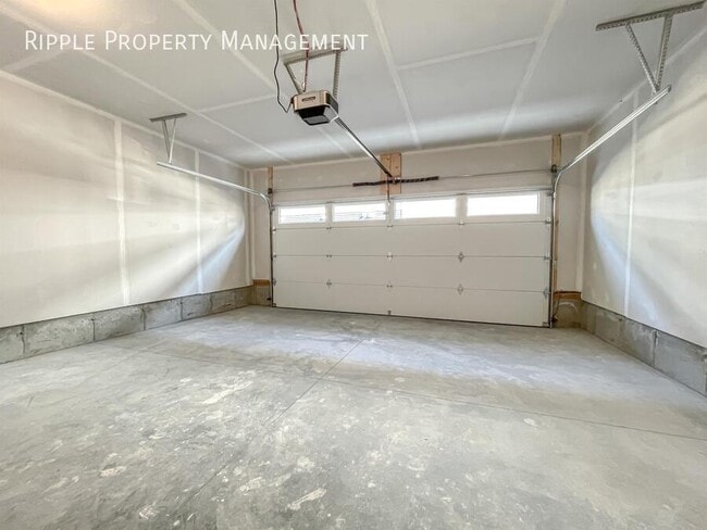 Photo - FANTASTIC 4 BEDS/ 2.5 BATHS TOWNHOUSE IN THE COMMUNITY OF REDSTONE