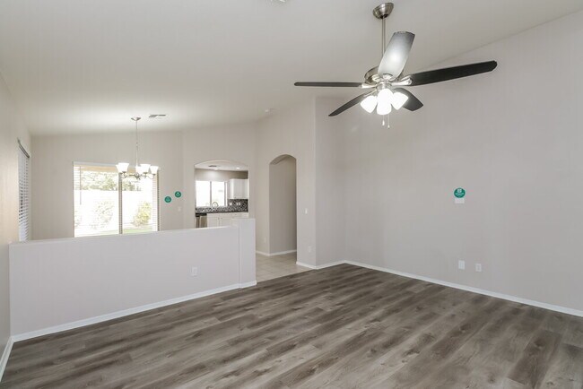 Photo - 12522 W Buchanan St