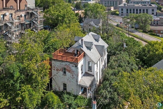 Building Photo - 119 N 7th Ave W Rental