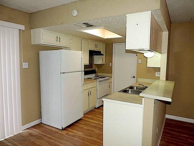 Photo - 2523 Woodbough Dr