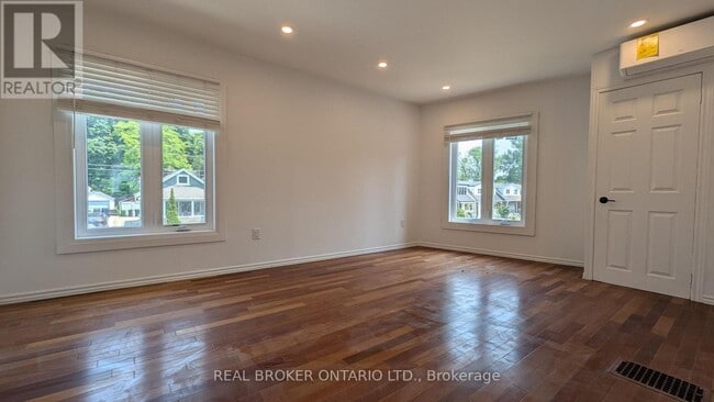 Photo - 1150 Woodbine Ave Unit #3