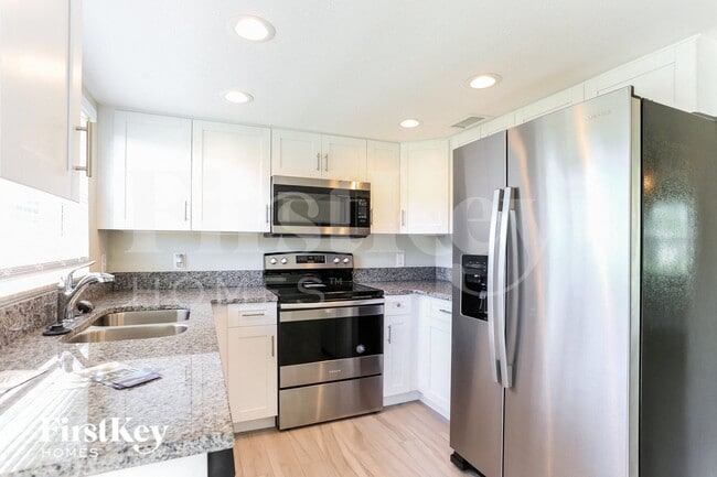 Photo - 1006 Stonefence Way