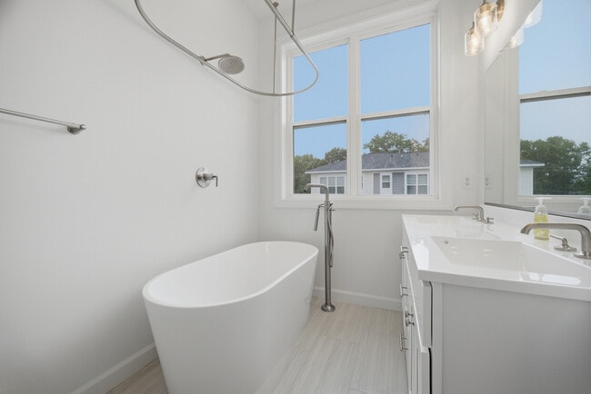 Photo - 909 Baltic Ave