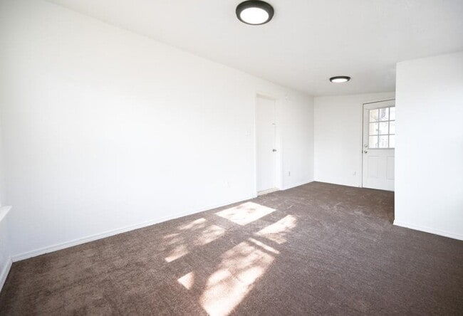 Photo - 319 S 9th St