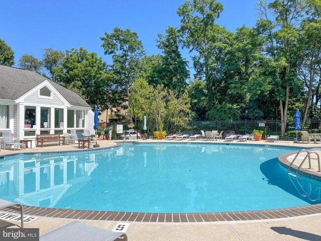 Swimming pool - 3178 Summit Square Dr Unit 3-C1