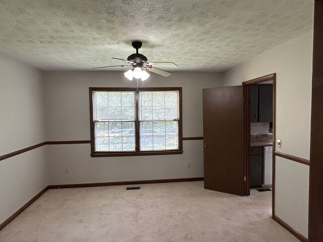 Photo - 504 Stoney Brook Dr SW