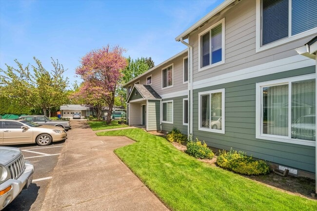 Photo - Bristol Court Apartments