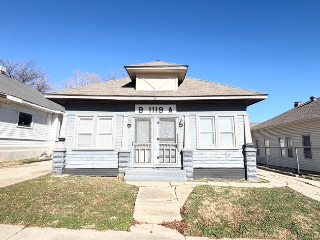 Building Photo - 1119 NW 9th St Unit A