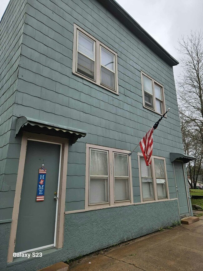 Photo - 409 N 1st St