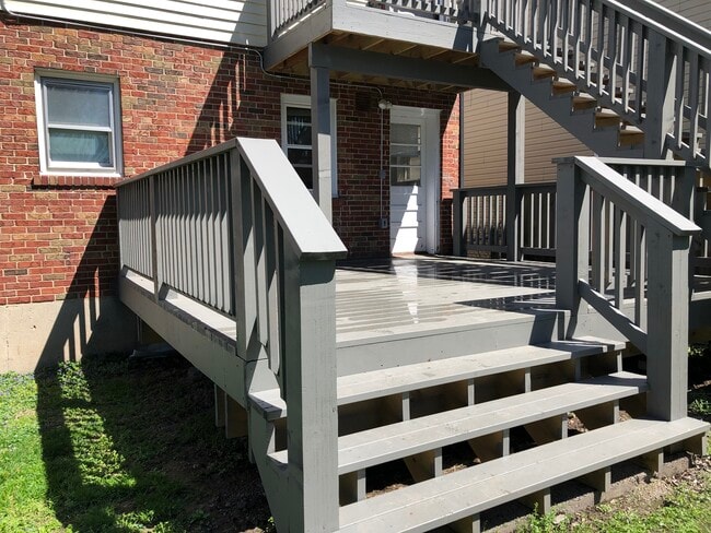 Building Photo - 7558 Woodland Ave Unit Apartment A