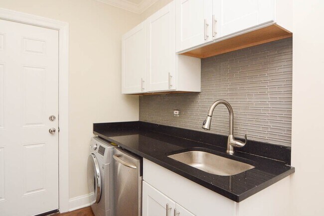 Photo - 3821 N Greenview Ave Unidad E3