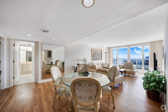 Building Photo - 1717 N Bayshore Dr Rental