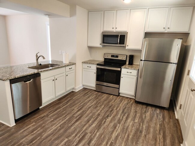 Photo - 2 Bed Modern Townhouse-Blackstone Convenient to Pickett