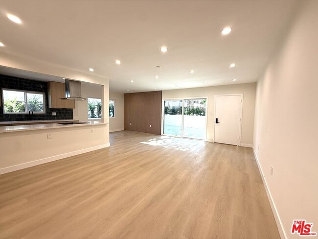 Photo - 322 S Swall Dr Condo Unit 1