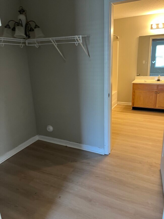 1920 Crest Hollow Dr Unit 101