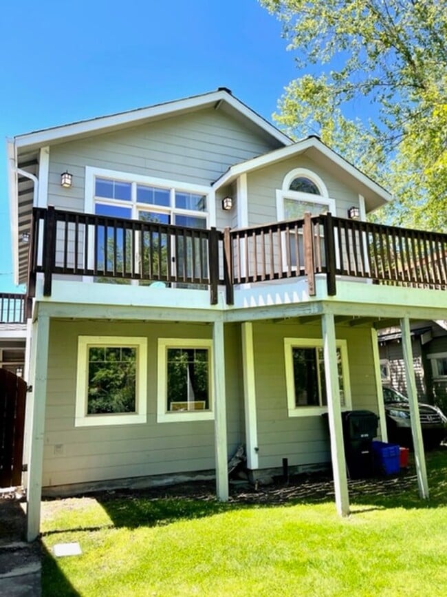 Photo - 1429 NW Awbrey Rd Apartment Unit #3