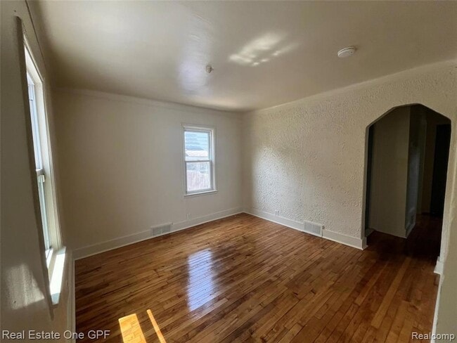 Photo - 8679 Chalmers Ave