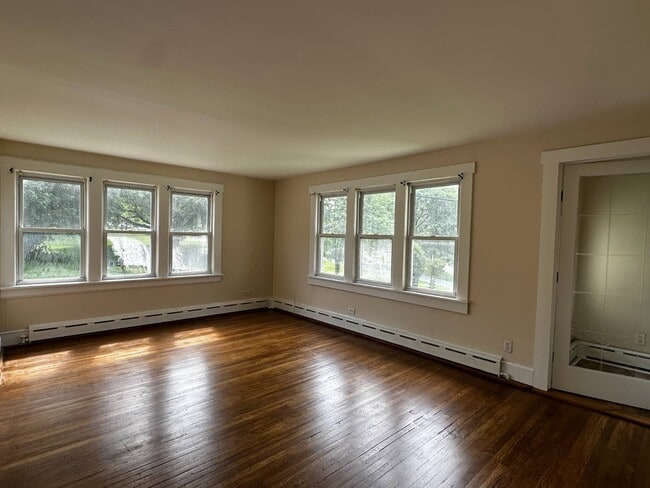 Photo - 245 Lattintown Rd
