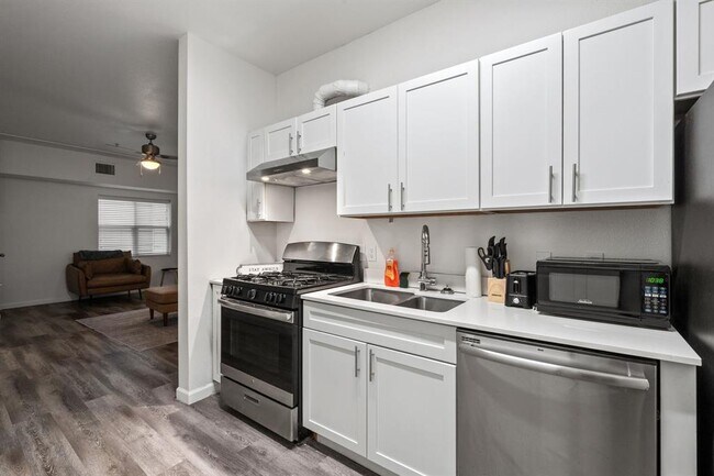 Photo - 911 W 22nd St Unidad 401