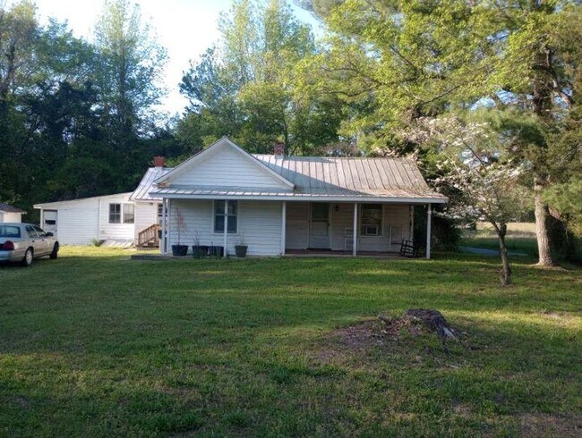 Unbelievable Updated Farmhouse in Lanexa! - Unbelievable Updated Farmhouse in Lanexa!
