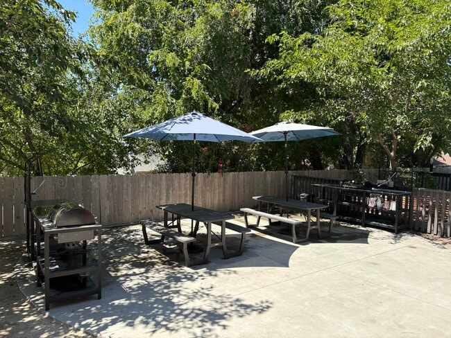 BBQ Area - 5440 Capistrano Ave Unit B